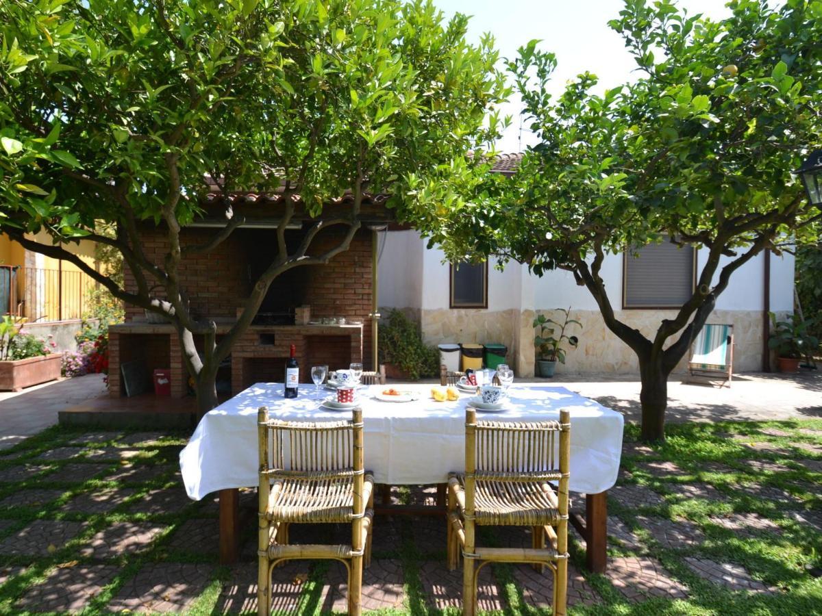 Casa Unifamiliar Con Jard N Privado Villa Agnone Bagni Eksteriør billede